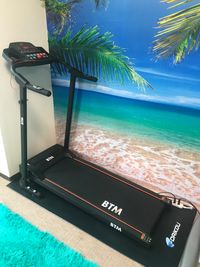 ウォーキング＆ランニングマシン
時速10㎞まで対応の本格型 - サウナ＆多目的スペース Beach Side上野DECO 2名様まで：多目的スペースBeach Side上野の室内の写真