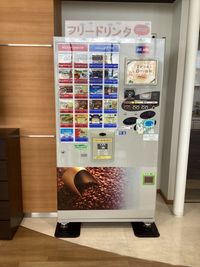 フリードリンク - 滋賀ダイハツ販売ハッピー彦根店 商談スペースの設備の写真