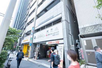 ビル入口 - セミナールームAivic西新宿の外観の写真