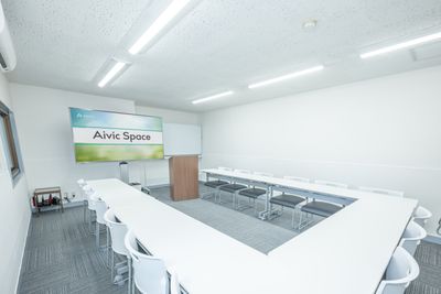 レイアウト変更対応も可能です - セミナールームAivic西新宿の室内の写真