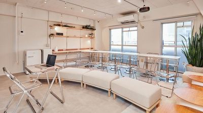 最大30人入る広々空間 - SunnyBox名古屋ダイアパレス店 名古屋伏見貸し会議室　パーティルームの室内の写真