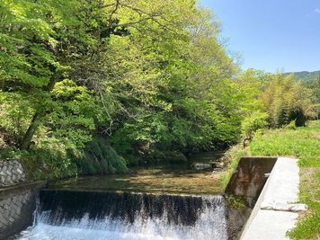 「四季折々の美しい風景と自然の営み。贅沢なアウトドア体験で心癒されるひとときを。」 - NOKI_RIVER_BASE