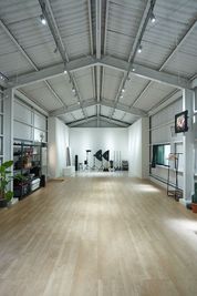 100㎡の倉庫をリノベーションしたレンタルスペース - StudioHUB レンタルスペース「StudioHUB」の室内の写真
