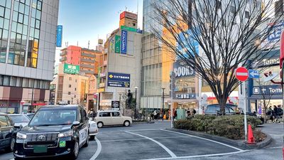 不二屋書店 自由が丘駅ロータリーの老舗書店軒先スペース【不二屋書店】の外観の写真