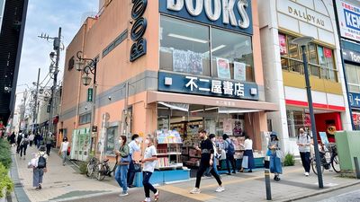 自由が丘駅0分｜超好立地！プロモーションやキャンペーンにおすすめ！駅ロータリーの老舗書店軒先スペース - 不二屋書店