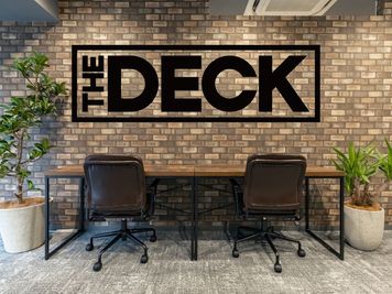 駅直結！コワーキングスペースを併設したシェアオフィスの会議室利用 - The DECK