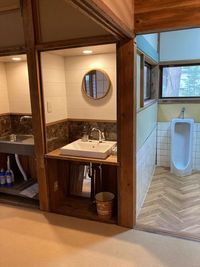 男性用トイレ、洗面所 - レンタルスペース ナトゥーラ 多目的スペース　大人数での使用可能なレンタルスペースの室内の写真