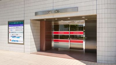 ビル1階入り口 - 横浜センター グランドピアノ防音部屋 S3教室の室内の写真