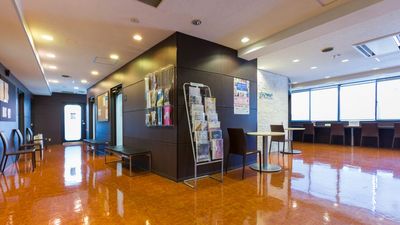 会場ロビー - ミュージックアベニュー横浜 アップライトピアノ、エレクトーン 防音部屋 4G教室の室内の写真
