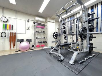 MIYAZAKI GYM目黒店 マルチマシン完備のレンタルジムの室内の写真