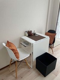 カウンセリングなどでご利用ください
エアコンのリモコンはテーブルの上です - Nonon 〜healing salon〜　 Nonon 〜healing salon〜の室内の写真