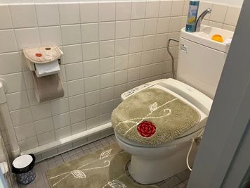 トイレは共有です。 - minoriba_西新宿七丁目店 レンタルサロン　スペース3の設備の写真