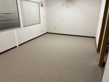 個室Lサイズ - コワーキング和田山 個室型コワーキングスペースの室内の写真