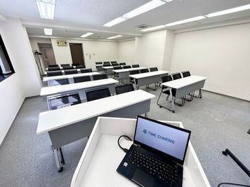 【司会台からは全体が見渡せます】 - 【閉店】TIME SHARING 日本橋茅場町 茅場町光ビル 【閉店】2Fの室内の写真