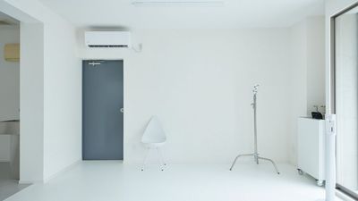 壁・床・天井が白なので自由にカスタマイズした撮影が可能です。 - studio CREEMM 撮影機材完備のDesigner's studio CREEMMの室内の写真