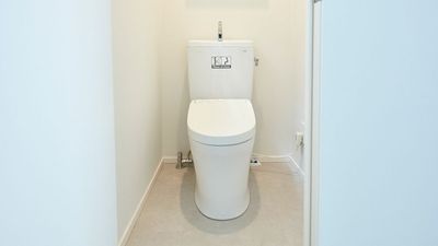 リノベーション時に新設したウォシュレット付きトイレを完備 - studio CREEMM 撮影機材完備のDesigner's studio CREEMMの室内の写真