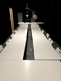 テーブルセットを並べて会議室としても利用可能。 - RENTAL STUDIO　HAQRYU アレクサ対応ルーム！少人数ダンスレッスン・撮影の室内の写真