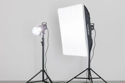無料で使用できるライトです。
・Godox SL60iiD​　×２
・ソフトボックス60cm×90cm×２
・リフレクター×２
・バーンドア
 - studio Me-now（スタジオメノウ） studio Me-now　天井高3.5m/床面積88㎡の設備の写真