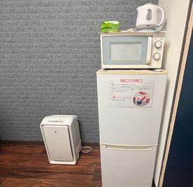 JK Room ビブレ西小倉B館 アクセントウォール🛋ホワイトボード、空気清浄機、ミシン🧵２５の室内の写真