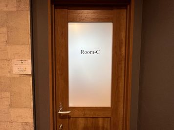 扉 - いいオフィス赤羽 【赤羽駅徒歩1分】4名会議室（RoomC）の室内の写真