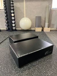 ダンベルミット - UtMost GYM（アットモストジム） 新宿のトレーニングが映えるお洒落なレンタルジムの設備の写真