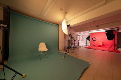 ２箇所に設置してるバックペーパーは赤や、水色など様々な色味がございます。
当スタジオでしか行えない独自の撮影イベントが可能です。 - studio valko 県内最安!!★本格撮影スタジオ studio valko 横浜の室内の写真