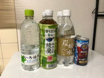 ドリンクは110円で常温と冷温で揃えております - Futakorooms 205 高島屋裏すぐ2階のレンタルスペース・レンタルサロンの設備の写真