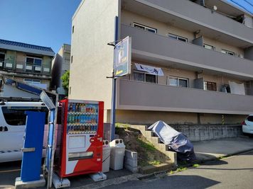 外観引きからみた雰囲気 - トータルケアサロン寿、めぐみ接骨院、あらた鍼灸院 サロンレンタルスペースの外観の写真