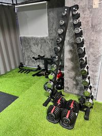 トレーニングに必要な備品も豊富に取り揃えております。 - SLC MOVE　GYM＆FITNESS 【大橋駅徒歩90秒】シャワー室付きプライベートジムの設備の写真