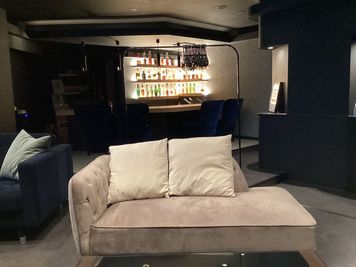 Sofa Bar Divano Akasaka 【赤坂駅3分】貸し切りBAR・各種パーティー/2次会/女子会の室内の写真