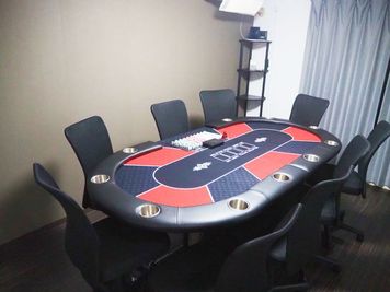 PROGRESIAなんば店 ポーカールーム ボードゲームルームの室内の写真