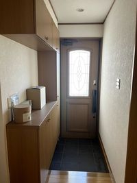 玄関を内側から見たところです - 多目的レンタルスペース QC ROOM ※駐車場あり！ 【中央林間/東林間駅】多目的スペース QC ROOM ※駐車場付の入口の写真