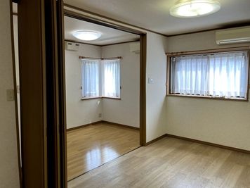 仕切りを右サイドに集めた場合 - 多目的レンタルスペース QC ROOM ※駐車場あり！ 【中央林間/東林間駅】多目的スペース QC ROOM ※駐車場付の室内の写真