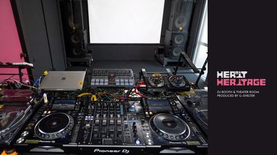 クラブ標準のNXS2シリーズ、SL-1200を基本に、充実のプロ仕様DJ環境です。 - DJブース＆シアタールーム『Hermit Heritage』の設備の写真