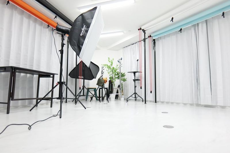 選べる背景紙4種(白、水色、黒、オレンジ) - ALOALO Photo studio 町屋 ALOALO Photo Studio 町屋の室内の写真