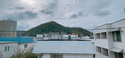 窓からは円山が見えます。 - 🌱GREEN HOUSE 円山🌱 レンタル和室🌱翠の間のその他の写真