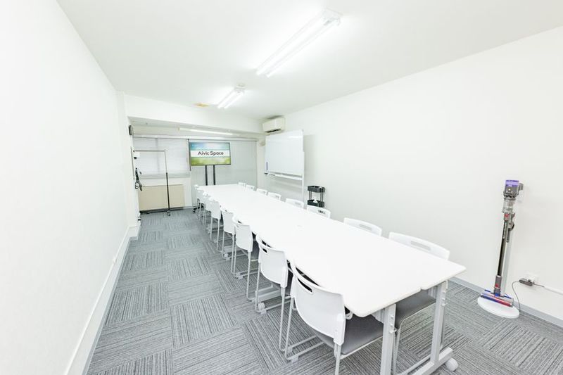 16人掛けのテーブルです - 貸会議室Aivic新宿756館の室内の写真