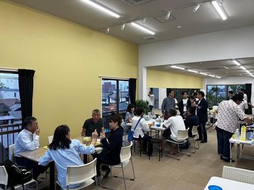 パーティー、懇親会の様子
2～３０規模の打ち上げ会, 女子会, 誕生日会, オフ会, ゲーム, 映画鑑賞等々で利用出来ます。 - StudioG 佐賀市呉服元町 レンタルスペース「StudioG」のその他の写真