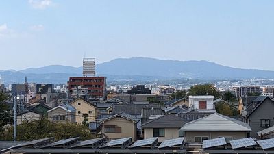 勉強や遊びに疲れたら！外に出てストレッチなどいかがですか！そこは屋上スペースなので景色も最高なので気持ちの切り替え間違いなしです！　 - レンタルスペース  ペントハウス 　近鉄奈良店 近鉄奈良駅！24時間いつでも即予約、即利用可能な開放的なブースAの外観の写真