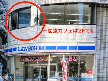 勉強カフェ大阪江坂ローソン店内 勉強カフェ大阪江坂ローソン店内（オープンスペース）の外観の写真