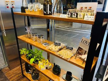 展示品 - 【撮影OK・防音】おしゃれなカフェ空間でイベント【飲食設備有】 【全フロア】1日貸切プラン【土日祝限定】最大５０名までの設備の写真