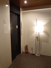 マンションにはエレベーターがございます。2階の右側の部屋201号室が弊レンタルサロンとなります。 - アロマ・ド・クリエ入谷 【浅草・入谷】平日3h 3000円！！マッサージ・指圧に最適！の設備の写真