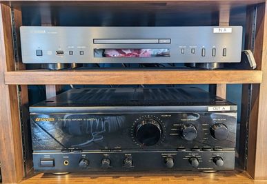 CDプレイヤー：YAMAHA
アンプ：sansui au-α607kx - レンタルスペース南口パーラーの設備の写真