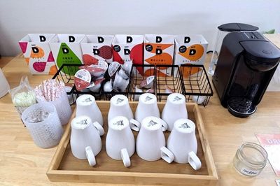 10種類のドリップコーヒー、紅茶、煎茶が無料で飲み放題です - GARAGE WASEDA 【朝、夜間利用】コワーキングスペースドロップイン利用の設備の写真