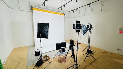 白色のバックペーパーは汎用性が高く一番人気！ - MYST（マイスタ） 撮影スタジオの設備の写真