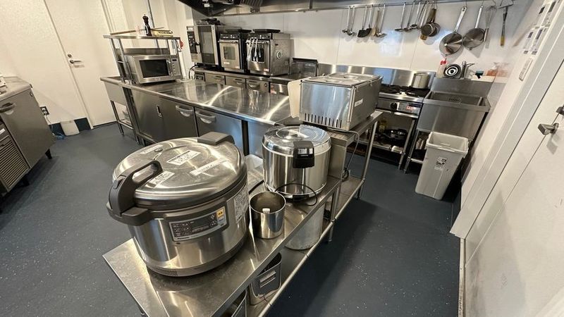 厨房機器一部 - ボストン四天王寺ビル 業務用厨房が使えるレンタルキッチンスペースの室内の写真