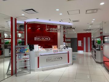 カラオケビッグエコー 天神西通り店 《9～10名用》会議・打ち合わせ用ワークルーム【サイズL】の室内の写真