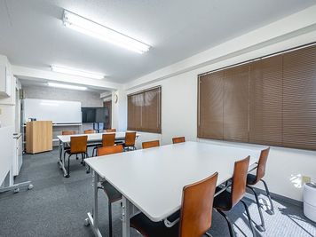 貸会議室ルームス神田店  	【ROOMs神田店 第1会議室】会議室プランの室内の写真