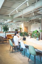 ZERO-ICHI WORKS coworking&salon ZERO-ICHI WORKS コワーキングスペースの室内の写真