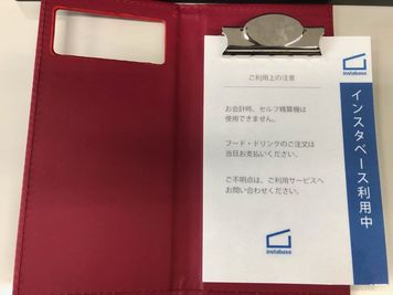 カラオケビッグエコー 千葉駅前本店 《4名利用》会議・打ち合わせ用ワークルームの室内の写真